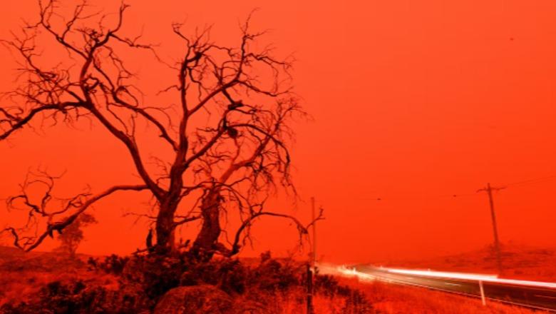 Pamje apokaliptike nga Australia, qielli skuqet nga cikloni Narelle