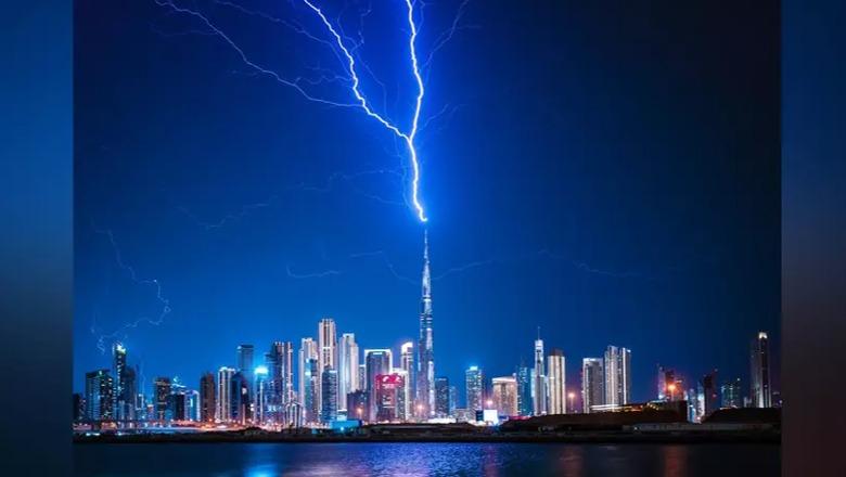 Dubai ‘pushtohet’ nga stuhitë e forta, rrufeja godet Burj Khalifan