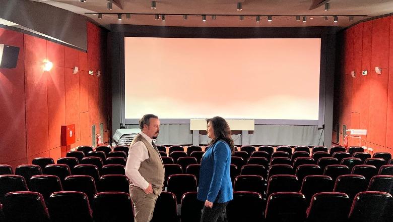 Bashkëpunim i ri Shqipëri-Greqi në fushën e kinematografisë! Arkiva e vendit fqinj do të restaurojë filmin ‘Gurët e shtëpisë sime’