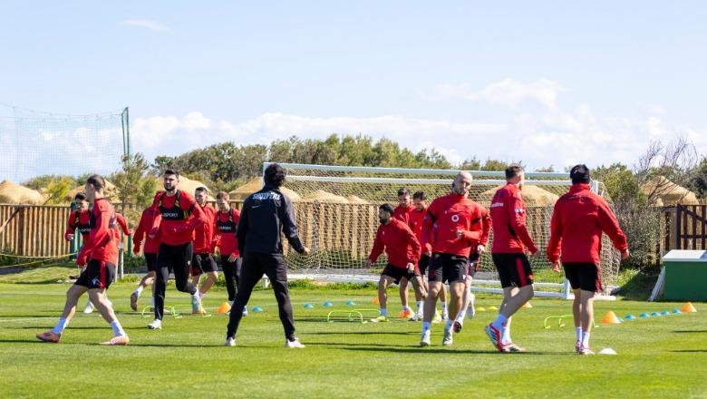 Kombëtarja vijon përgatitjet në Valencia për miqësoren. Muçi i dëmtuar, humbet sfidën me Ukrainën