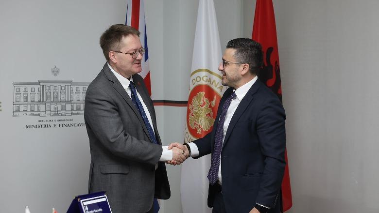 Drejtori i Doganave takim me ambasadorin Abbott! Në fokus forcimi i bashkëpunimit për luftën kundër kontrabandës dhe forcimin e kontrollit në kufi