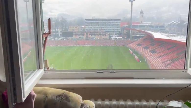 'Çmenduri' para Bosnje - Itali, ballkonet e shtëpive pranë stadiumit jepen me qira 'të kripur' për finalen që të dërgon në Botëror (VIDEO)