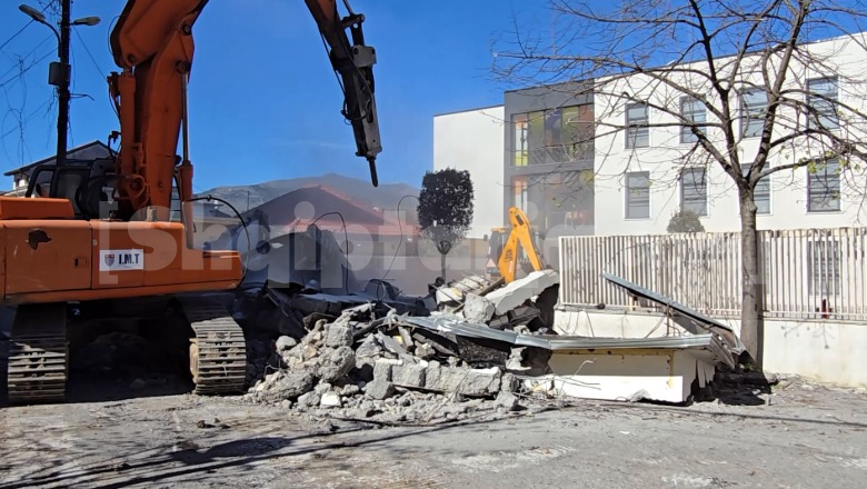 Çlirohet hapësira para shkollës 9-vjeçare “Ndre Mjeda” në Shkodër, rritet siguria për nxënësit