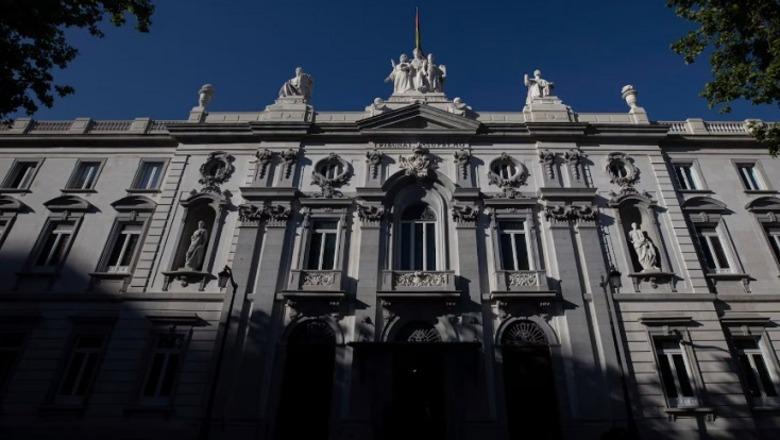 Historike në Spanjë, puthja e dorës pa miratim konsiderohet sulm seksual