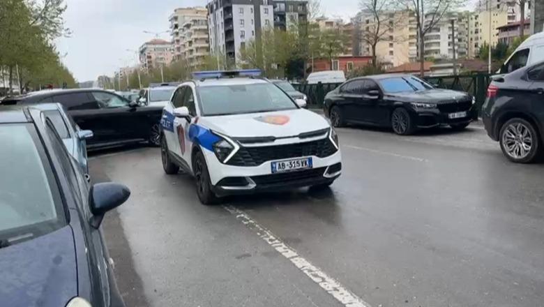 Aksident në rrugën Transballkanike në Vlorë, automjeti përplas një grua