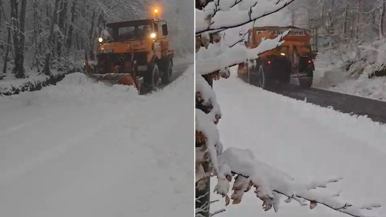‘Dimër pranveror’ në fshatrat turistikë të Korçës, trashësia e dëborës arrin deri në 25 centimetra