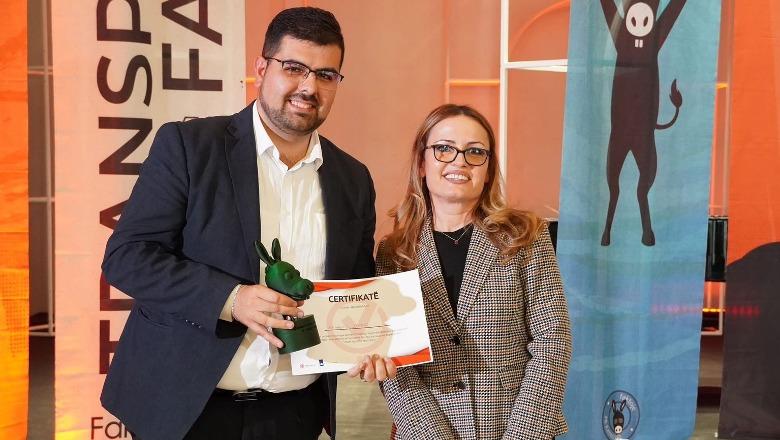 Konkursi për shkrime investigative ‘Fatos Baxhaku’, Korrespondenti i Report TV në qarkun e Korçës vlerësohet me ‘Çmimin e Inkurajimit’