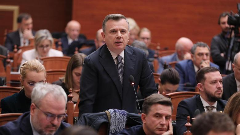 Opozita e shqetësuar për njoftimin e SHBA, Balla: Mjaft me teatër, përshëndesim Trump për ndërhyrjen asgjësuese në Iran