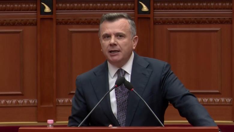 Balla kërkon 1 minutë heshtje për 4 dëshmorët e 2 prillit, Noka bën zhurmuesin! Deputeti i PS: Ti je problemi brenda PD, ju s’keni dinjitet