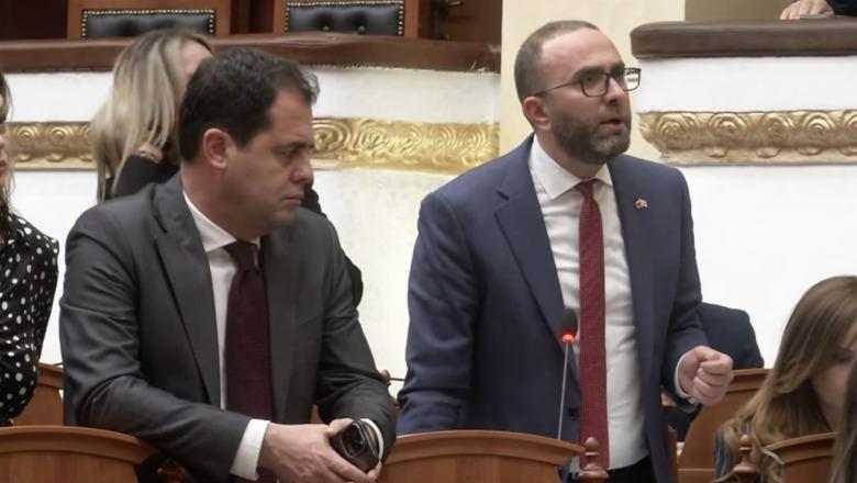 ‘Balla u tall me familjarët e dëshmorëve’, Bardhi akuza Peleshit: Po e çon Kuvendin drejt konfliktit fizik