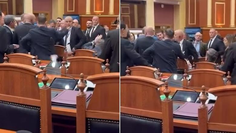 Tensione në Parlament, momenti kur Flamur Noka tenton të godasë me shishe uji Taulant Ballën (VIDEO)