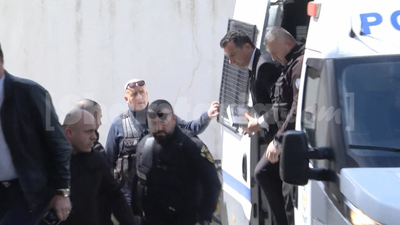 Veliaj kundër emërimit të Dados si prokuror, mbërrin i prangosur në Gjykatën Administrative