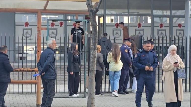 E rëndë në Durrës/ 17-vjeçari humb jetën në shkollë gjatë orës së fiskulturës, dyshohet se pësoi infarkt