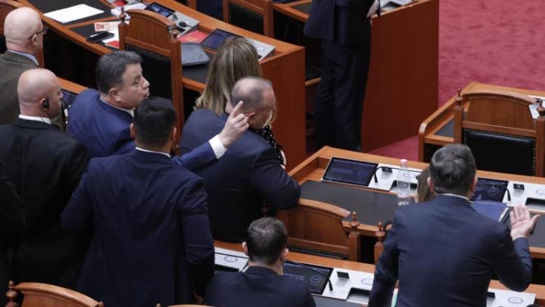 ‘Të rrjep si kec’, PS kërkon përjashtimin e Nokës me 60 ditë, për Hotin e Vokshin 30 ditë! PD: Balla të ndëshkohet me 2 muaj, na kërcënoi