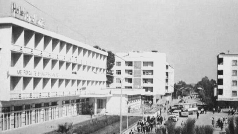 ‘Turistja suedeze, që erdhi me firmën jogusllave u paralajmërua në Pikën Kufitare në Hot të hiqte minifundin, por në Hotel ‘Dajti’ e veshi përsëri, zbulohet raporti Sigurimit 15 gusht ‘69