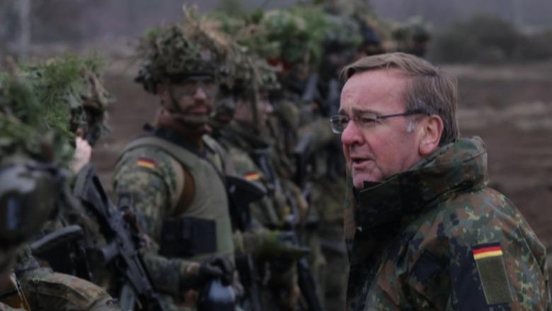 Gjermania, ligji për shërbimin ushtarak: burrat nën 45 vjeç mund të detyrohen të kërkojnë leje për të dalë jashtë vendit