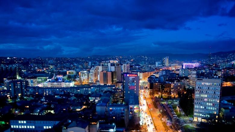 Taksë 10 euro për të hyrë në Prishtinë? Propozimi i komunës ndez debat në Kosovë, kritikët: Nuk ka bazë ligjore!