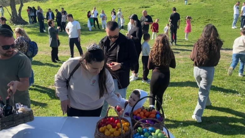 Pashkë ndryshe në Fishtë, gara e vezëve kthen traditën në festë masive