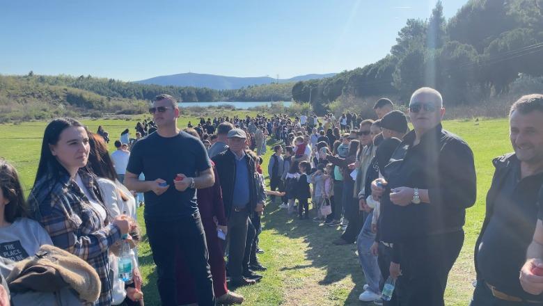 Pashkë ndryshe në Fishtë, gara e vezëve kthen traditën në festë masive