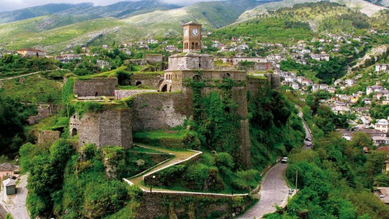 Mbi 609 mijë turistë zgjodhën Shqipërinë në muajin mars, Ministri Gonxhja: Alternativë e sigurtë për turizëm gjithëvjetor