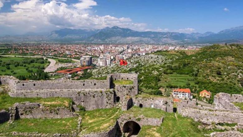 Zija Çela fiton çmimin 'At Zef Pllumi' 2026 në Lezhë për veprën 'Koka mbi katror'