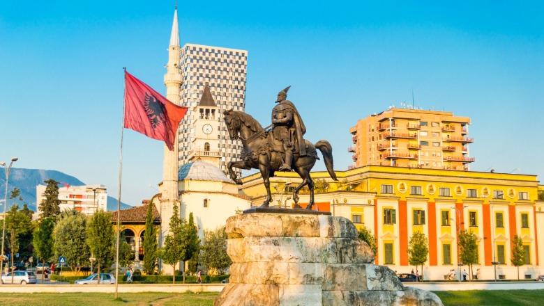 Parkimi bëhet më i thjeshtë në Tiranë, Bashkia lançon platformën dixhitale