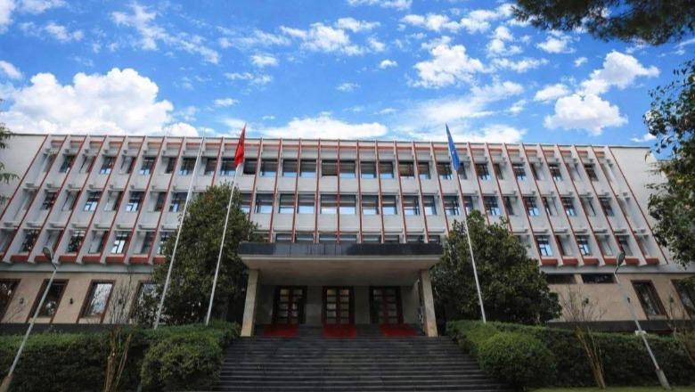 Shqipëria përshëndet armëpushimin SHBA–Iran, Ministria e Jashtme: Hap drejt stabilitetit dhe dialogut, zgjidhja të jetë e qëndrueshme