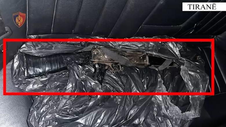 Kapet me kallashnikov në makinë, arrestohet 25-vjeçari në Tiranë
