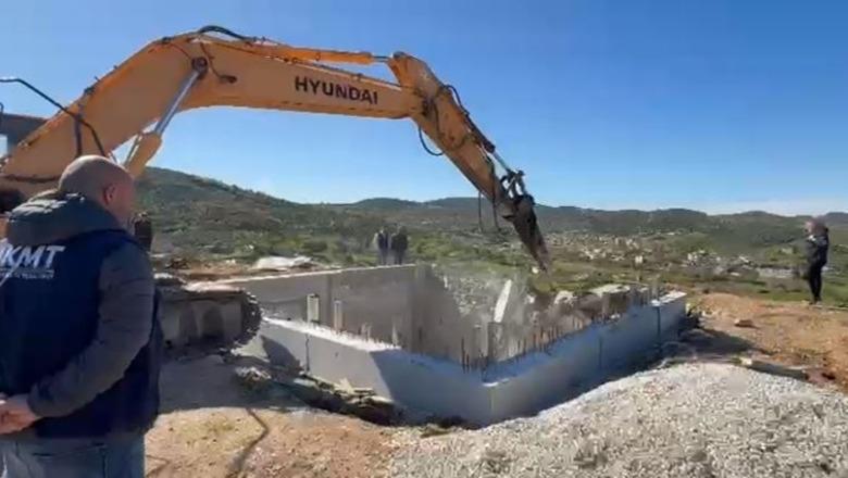 Funksiononte si depo uji, IKMT vijon aksionin në Vlorë për prishjen e ndërtesave pa leje