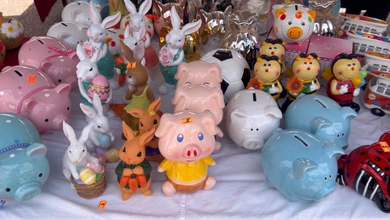 Pse besojnë se enët e baltës sjellin fat? Flasin besimtarët në Korçë për ritet e zakonet ortodokse, në prag të festës së Pashkës