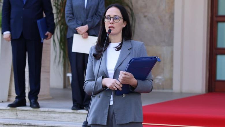 Ibrahimaj: Të ardhurat që rezidentët përfitojnë jashtë Shqipërisë, nuk do të tatohen në vend! Të verbrit do të kenë lehtësira fiskale