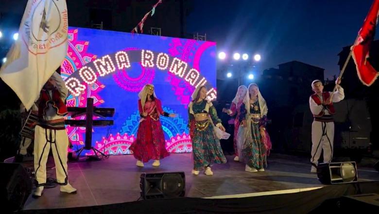 Roskovec, 9 grupe artistike ndezin skenën në festivalin “Roma Romale 2026”, triumfon grupi “Liburna”