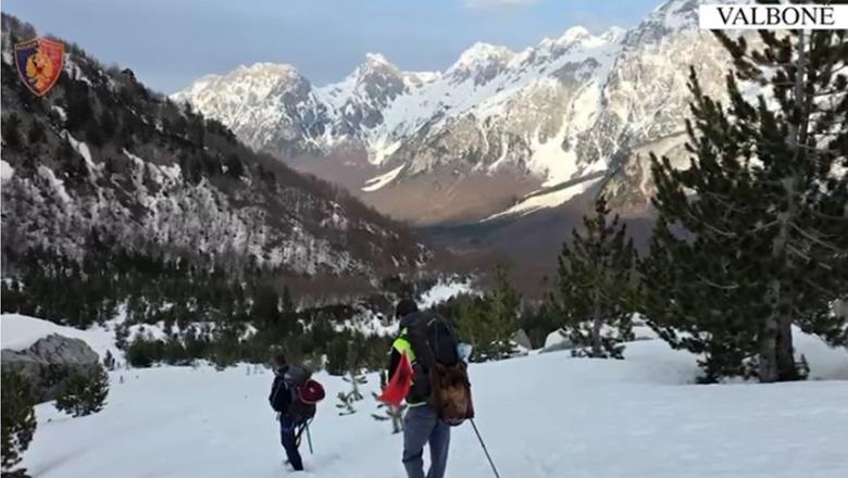 Po eksploronin 'Qafën e Valbonës', turistët belgë 'ngecin' në dëborë! Policia i vjen në ndihmë