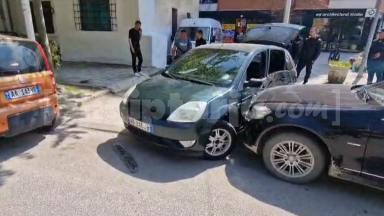Aksident në Vlorë, ‘Benzi’ përplas dy automjete për të shmangur një fëmijë, lëndohet lehtë një 8-vjeçar