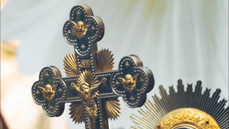 Pashkët ortodokse, kryeministri Rama uron besimtarët