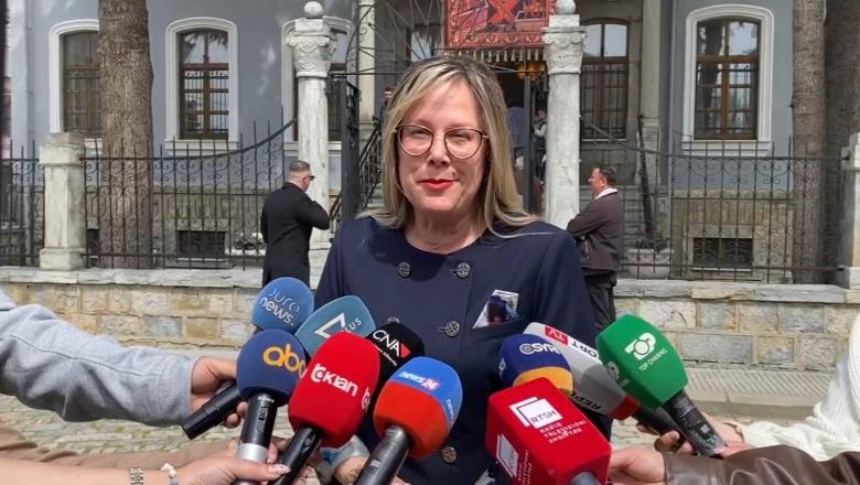 Deputetja demokrate Ledina Alolli uron Pashkët Ortodokse nga Korça: Mbarësi dhe shëndet në familjet tuaja!