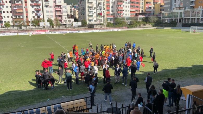 Tifozët 'pushtojnë' fushën, festë për ngjitjen në Kategorinë e Parë! Futbollistë dhe presidenti i Besëlidhjes: Vitin e ardhshëm në Superligë