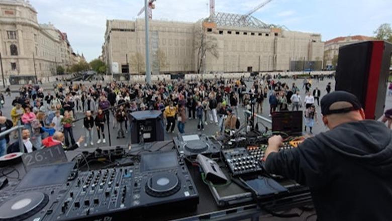 Votimet drejt fundit në Hungari, para Parlamentit në Budapest nis festa techno 