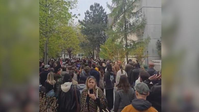 Zgjedhjet në Hungari, qendrat e votimit drejt mbylljes por radhët e votuesve s'kanë fund në Budapest (VIDEO)