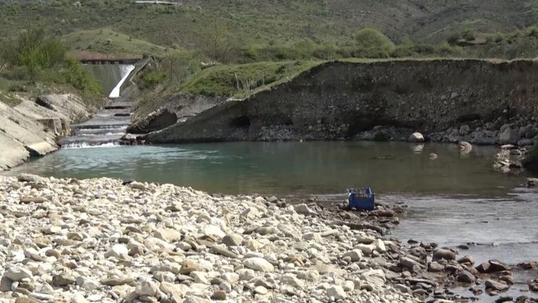 Gjirokastër/ Dëmtohet kanali i ujërave të larta, rrezikon përmbytje! Bashkia kërkon fonde nga ministria e Bujqësisë