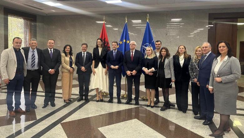 Samiti i Diasportës, ministri Hoxha takim me Këshillin Koordinues: Në fokus promovimi i gjuhës shqipe, zhvillimi ekonomik e shoqëror