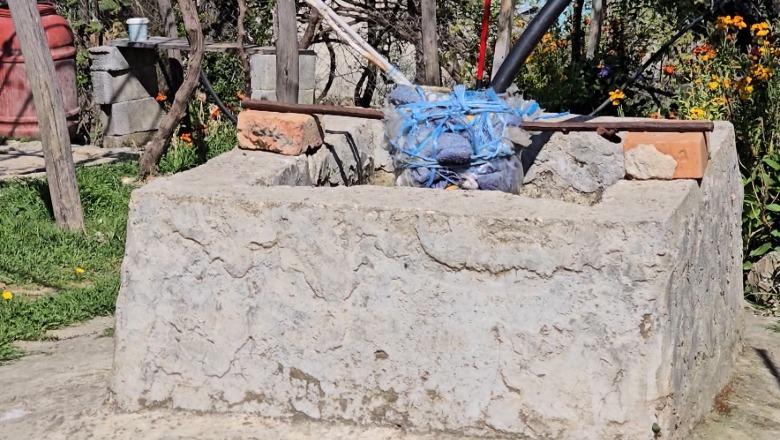  Ngjeqari i Roskovecit, fshati që s’ka pasur kurrë rrjet ujësjellës, banorët: Kemi hapur puse por shterrojnë në verë