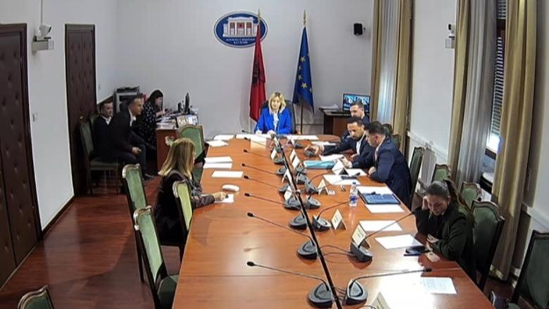 Opozita jashtë samitit të Diasporës/ Zhupa: S’përfshitë as komisionin, asnjë email zyrtar! PS: Biseda të mos politizohet, njoftimi ishte publik