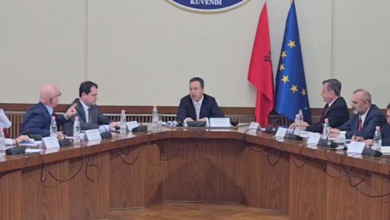 Ndryshimet në rregulloren e Kuvendit/ Zhvillohet me debate mbledhja e Këshillit, PD kundërshton propozimet e PS