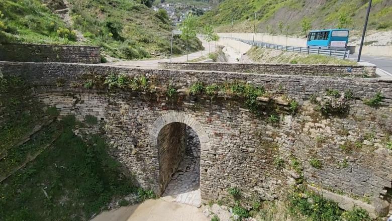  Monument kulture i kategorisë së parë, dëmtohet Ura Zerzebilit! Pëson çarje në strukturë nga qarkullimi i kamionëve