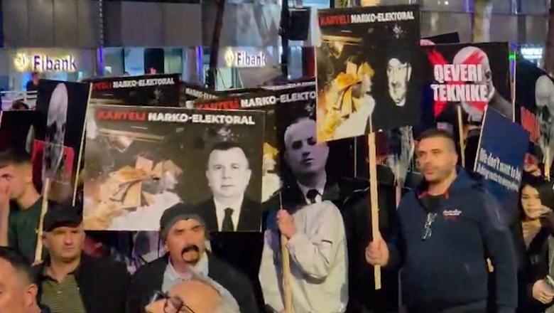 Fytyrën e fshehur nën kapuçë e pas pankartave, mbërrin në protestë pas Berishës ‘grupi i zjarrit’