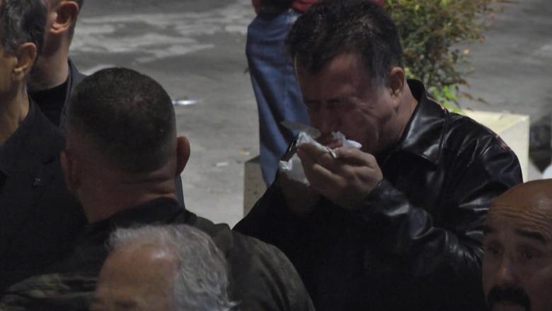 Protesta/ Flamur Noka përplaset me policët, efektivët përdorin spraj