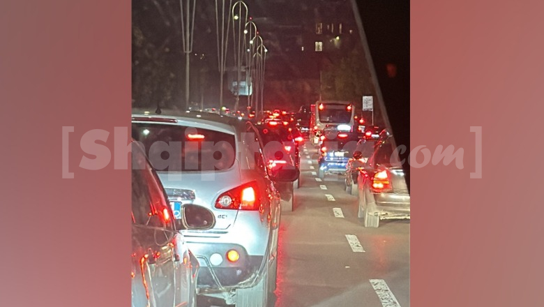Protesta e Berishës, bllokohet Rruga e Elbasanit në kryeqytet! Radhë e gjatë automjetesh të ngecura në trafik