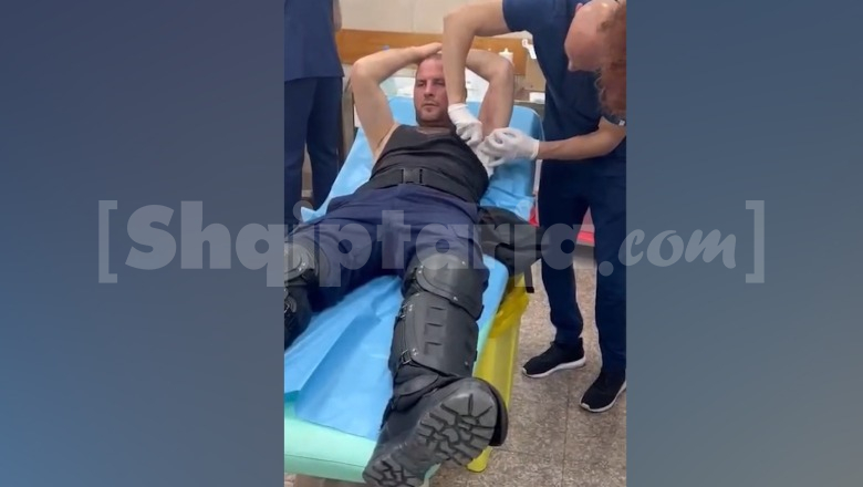 Lëndohet një efektiv policie në protestën e Berishës, transportohet me urgjencë te ‘Trauma’ (VIDEO)