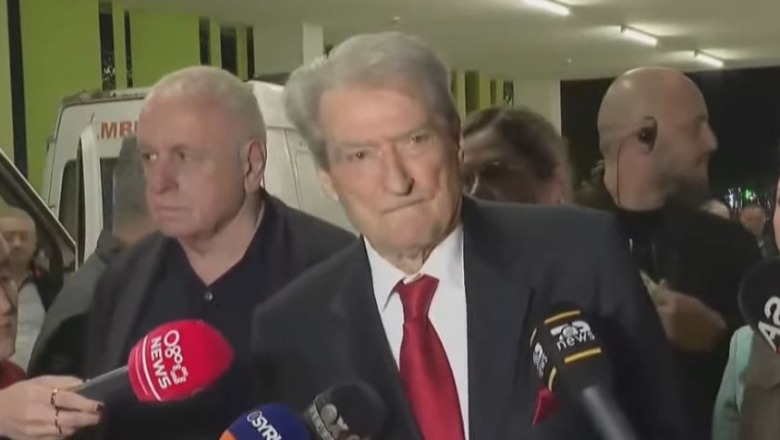 Berisha: Policia hodhi mbi protestuesit helm që përdoret kundër arinjve